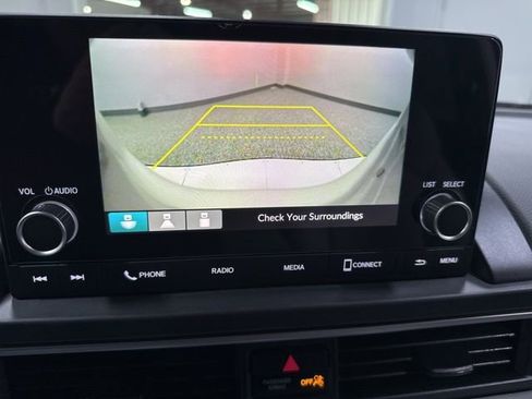Used 2023 Honda Pilot LX image 2