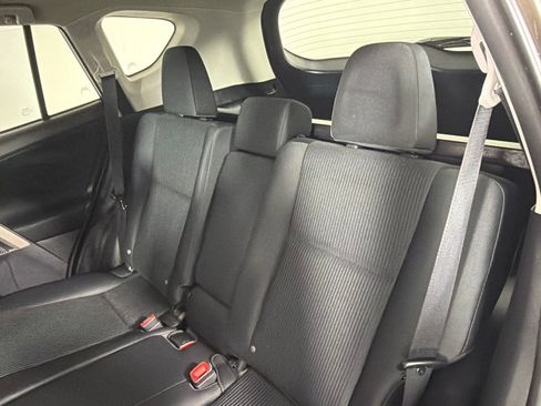 Used 2015 Toyota RAV4 LE FWD image 18