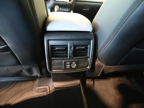 Used 2026 Subaru Forester Premium AWD/4WD image 23