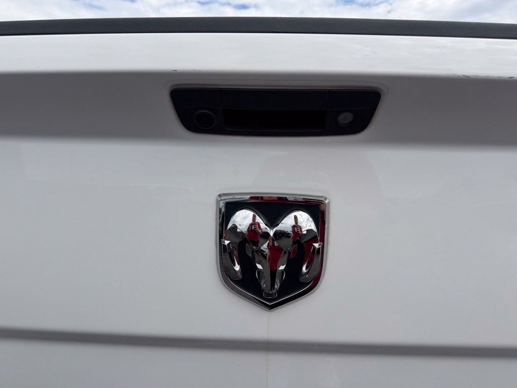 Used 2015 RAM 1500 Laramie w/ Convenience Group AWD/4WD image 17