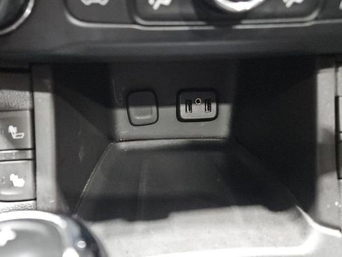 Used 2019 GMC Acadia SLT w/ Black Edition image 29