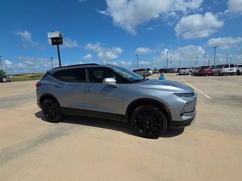 Used 2024 Chevrolet Blazer LT w/ Convenience Package FWD image 4