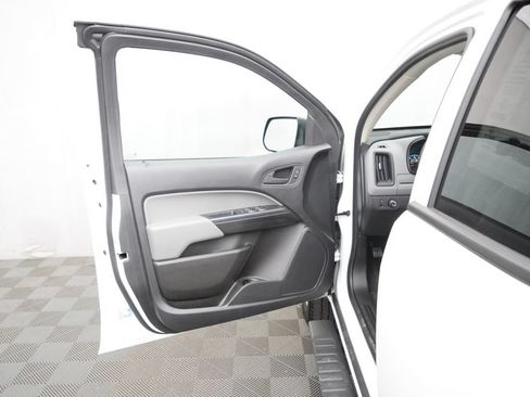 Used 2022 Chevrolet Colorado W/T w/ WT Convenience Package RWD image 9