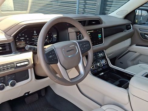 Used 2024 GMC Yukon Denali AWD/4WD image 4
