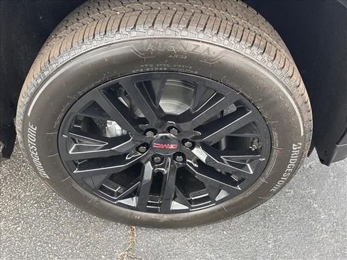 New 2026 GMC Yukon Elevation image 13