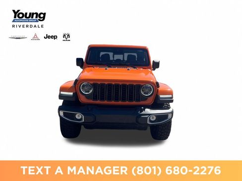 Used 2025 Jeep Gladiator Sport AWD/4WD image 8