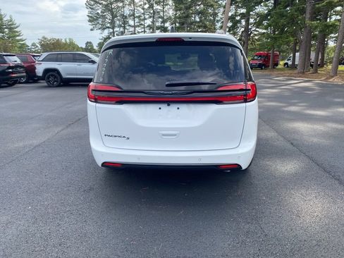 New 2026 Chrysler Pacifica Select w/ S Appearance Package image 6