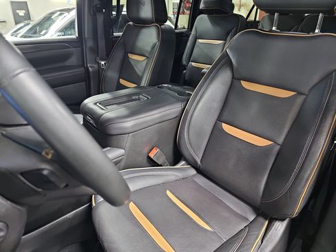 Used 2024 GMC Yukon XL AT4 w/ AT4 Premium Package AWD/4WD image 17