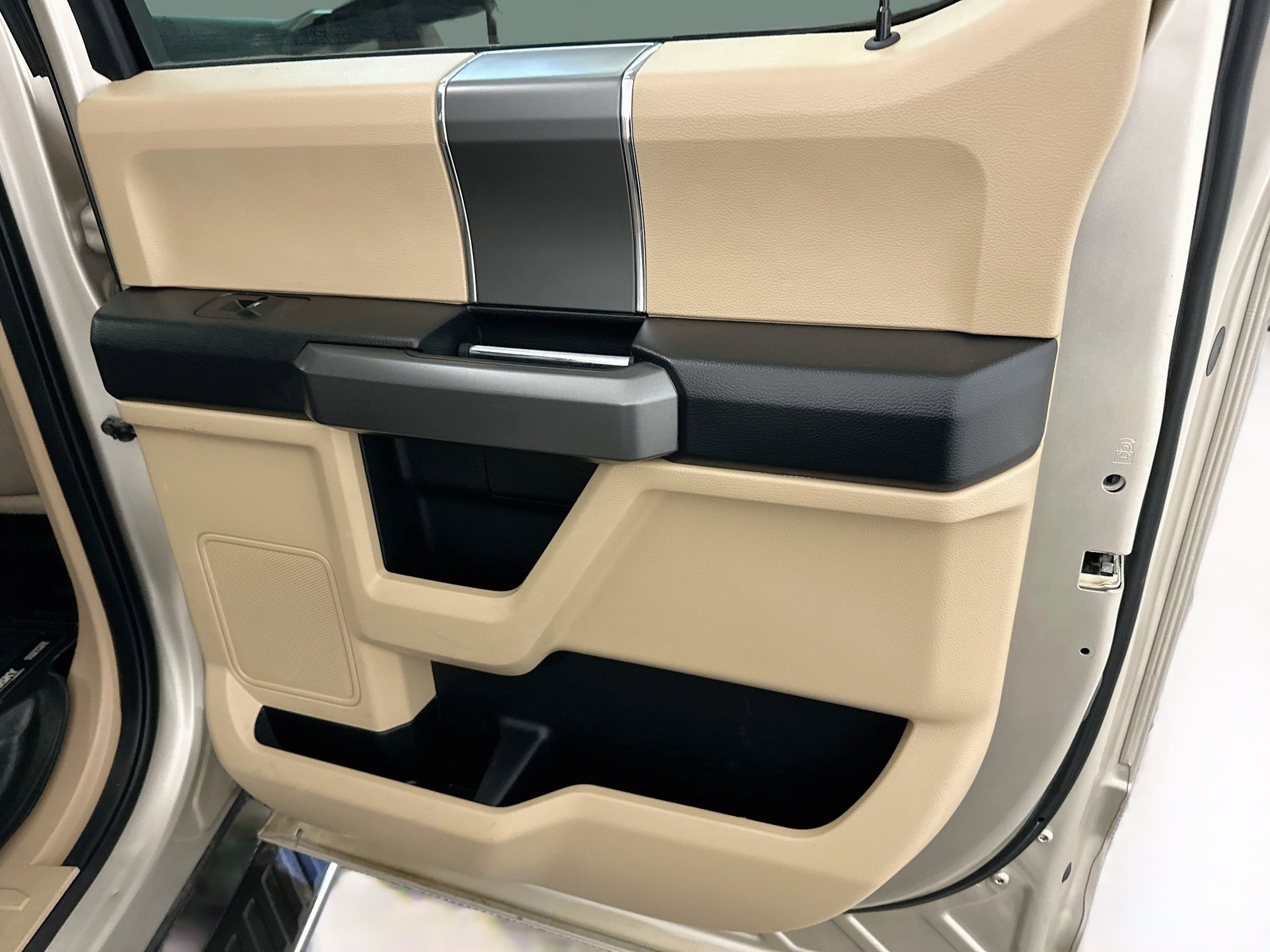 Used 2017 Ford F150 XLT w/ Equipment Group 302A Luxury AWD/4WD image 31
