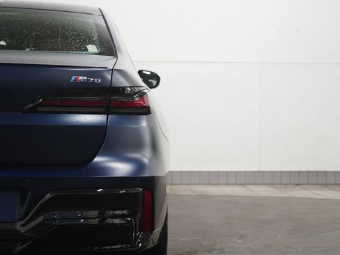 Used 2025 BMW i7 M70 w/ Executive Package image 13