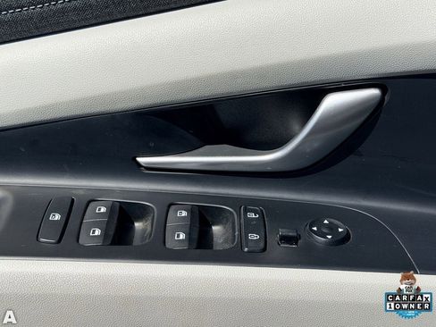 Used 2025 Hyundai Elantra Limited FWD image 16