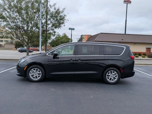 Used 2023 Chrysler Voyager LX FWD image 6