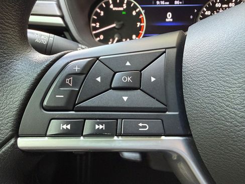 Used 2025 Nissan Altima 2.5 SV FWD image 16