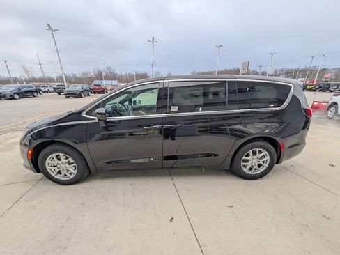 New 2026 Chrysler Voyager LX FWD image 7