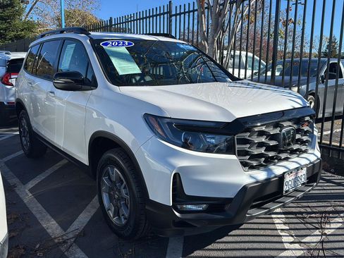 Certified 2023 Honda Passport TrailSport image 1