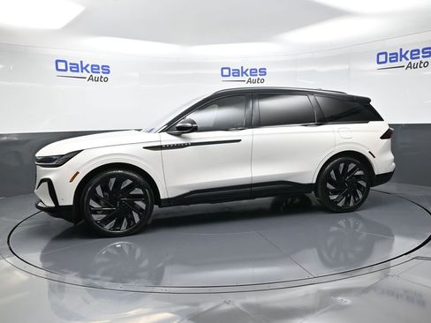 Used 2024 Lincoln Nautilus Reserve w/ Jet Appearance Package (87T) image 5