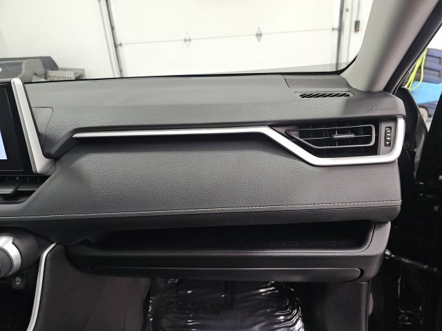 Certified 2025 Toyota RAV4 LE AWD/4WD image 38