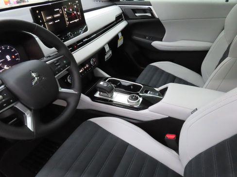 New 2026 Mitsubishi Outlander SE FWD image 20