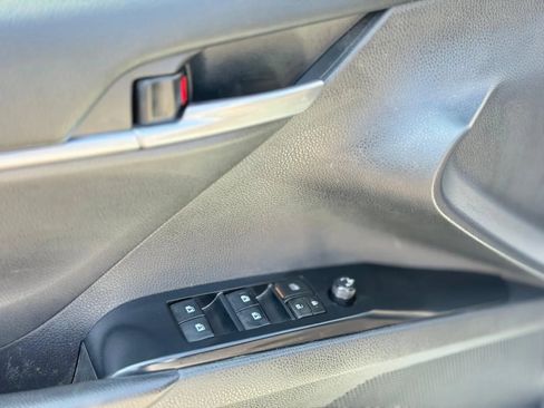 Used 2018 Toyota Camry LE FWD image 29