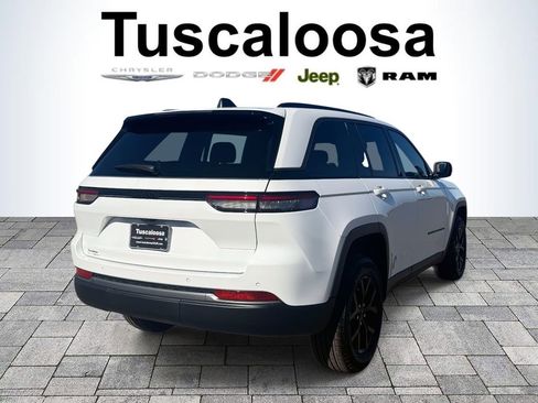 New 2026 Jeep Grand Cherokee Altitude RWD image 7