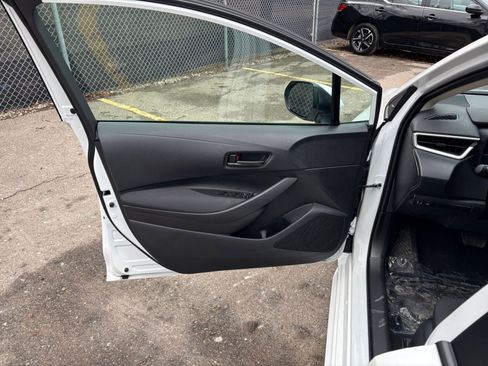 Used 2025 Toyota Corolla LE image 20