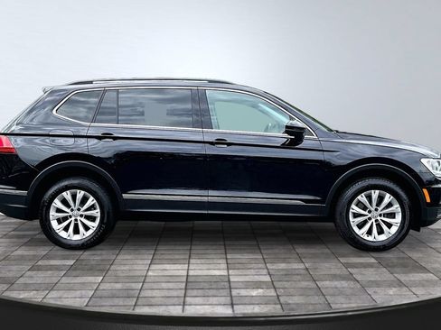 Used 2018 Volkswagen Tiguan SE w/ Panoramic Sunroof Package AWD/4WD image 8