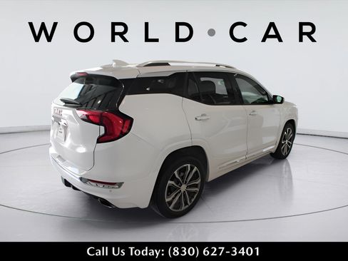 Used 2020 GMC Terrain Denali w/ Denali Premium Package FWD image 7