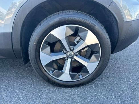 Certified 2025 Volvo XC40 B5 Plus AWD/4WD image 9