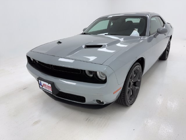Used 2020 Dodge Challenger SXT w/ Blacktop Package RWD image 4