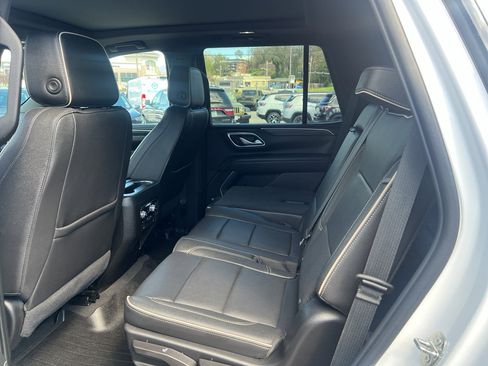 Used 2022 GMC Yukon SLT w/ SLT Premium Package image 6