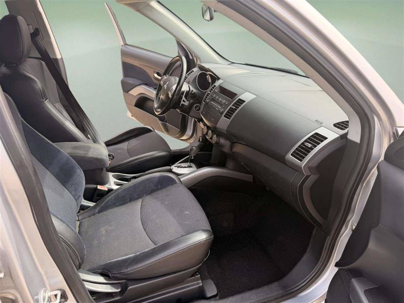 Used 2010 Mitsubishi Outlander SE FWD image 16