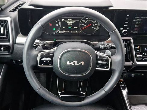 Used 2023 Kia Sorento EX AWD/4WD image 13