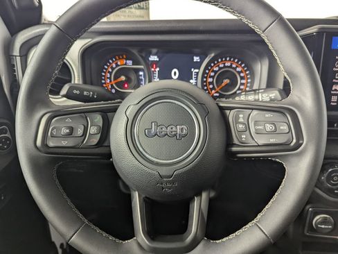 Used 2025 Jeep Wrangler Unlimited Sport AWD/4WD image 16