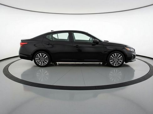 Used 2025 Nissan Altima 2.5 SV image 11