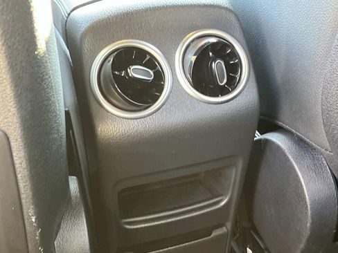 Used 2024 Mercedes-Benz GLB 250 GLB 250 image 18