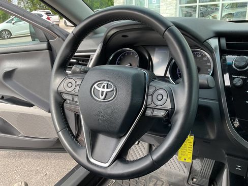 Used 2018 Toyota Camry SE w/ Moonroof Package FWD image 17