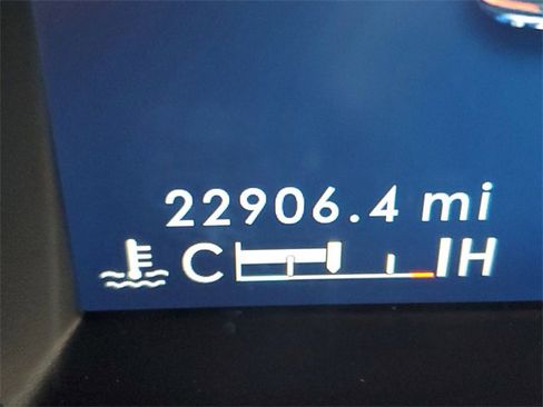 Used 2024 Lincoln Corsair Reserve w/ Rear Removable Package Tray image 31