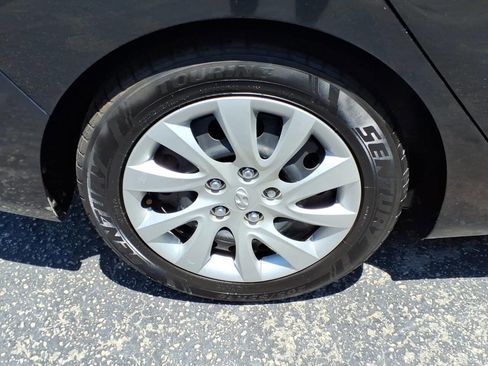 Used 2012 Hyundai Elantra GLS FWD image 10
