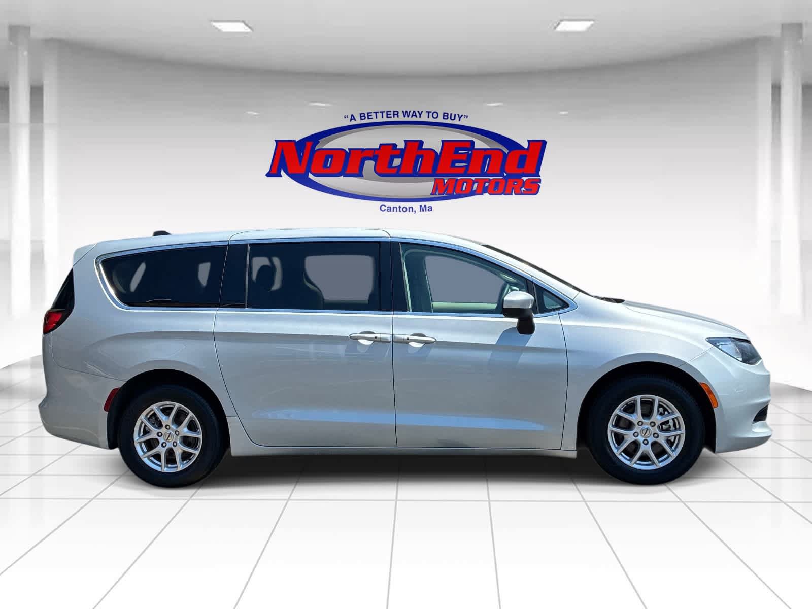 Used 2023 Chrysler Voyager LX FWD image 8