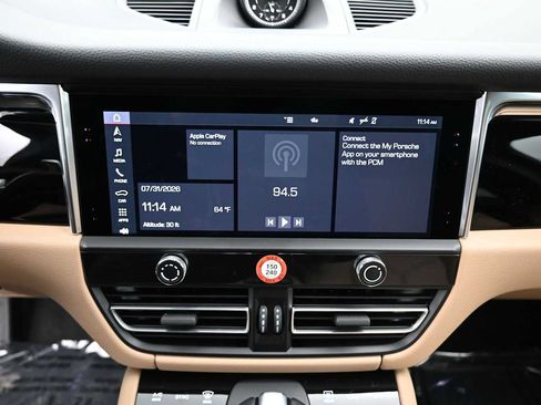 Certified 2025 Porsche Macan AWD/4WD image 11