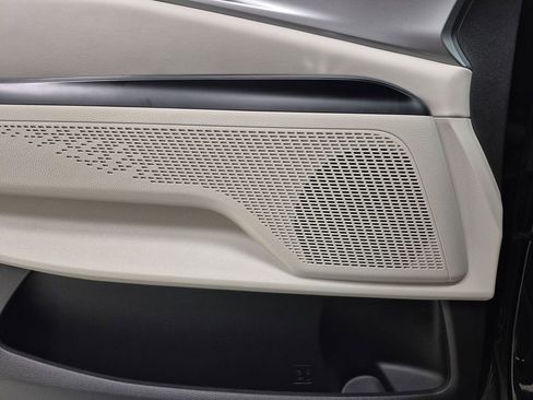 Used 2022 Kia Carnival LX image 25