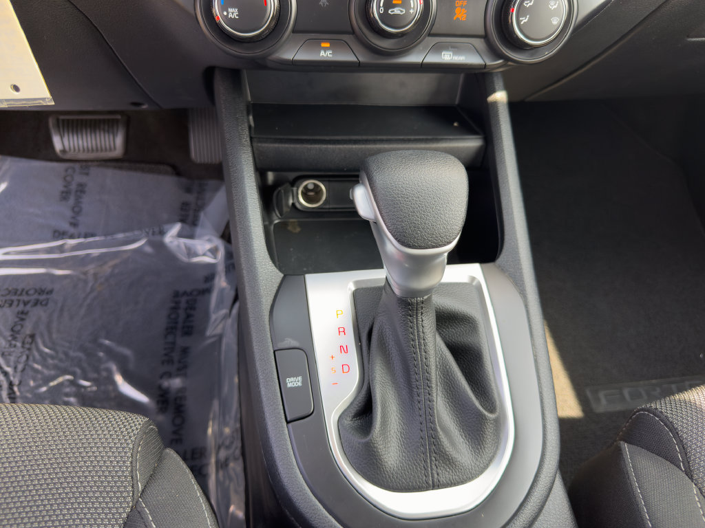 Used 2024 Kia Forte LXS w/ LXS Technology Package FWD image 25