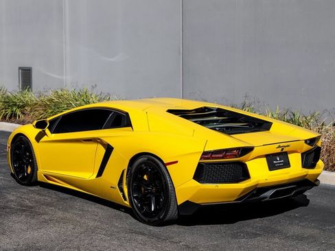 Used 2014 Lamborghini Aventador image 3