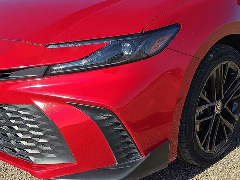 Used 2025 Toyota Camry SE image 10