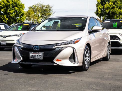 Certified 2020 Toyota Prius Prime XLE w/ Carpet Mat Package FWD image 3