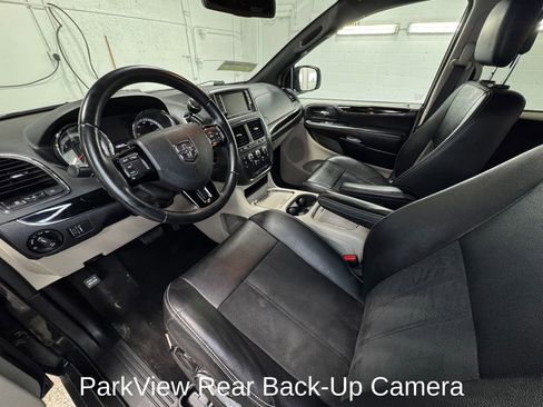 Used 2019 Dodge Grand Caravan SXT FWD image 14