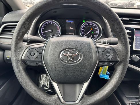 Used 2018 Toyota Camry LE image 14