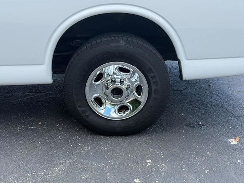 Used 2019 Chevrolet Express 2500 LT w/ LT Preferred Equipment Group RWD image 7