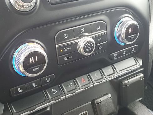 Used 2021 GMC Sierra 1500 AT4 w/ Off-Road Performance Package image 17