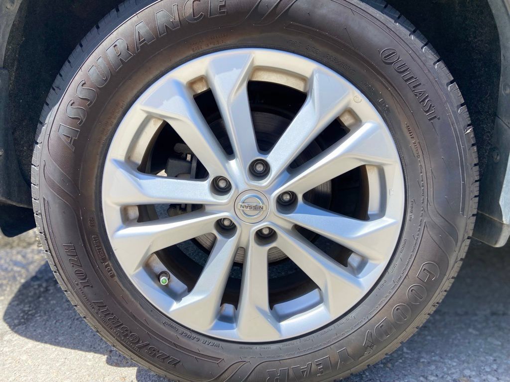 Used 2016 Nissan Rogue SV FWD image 11